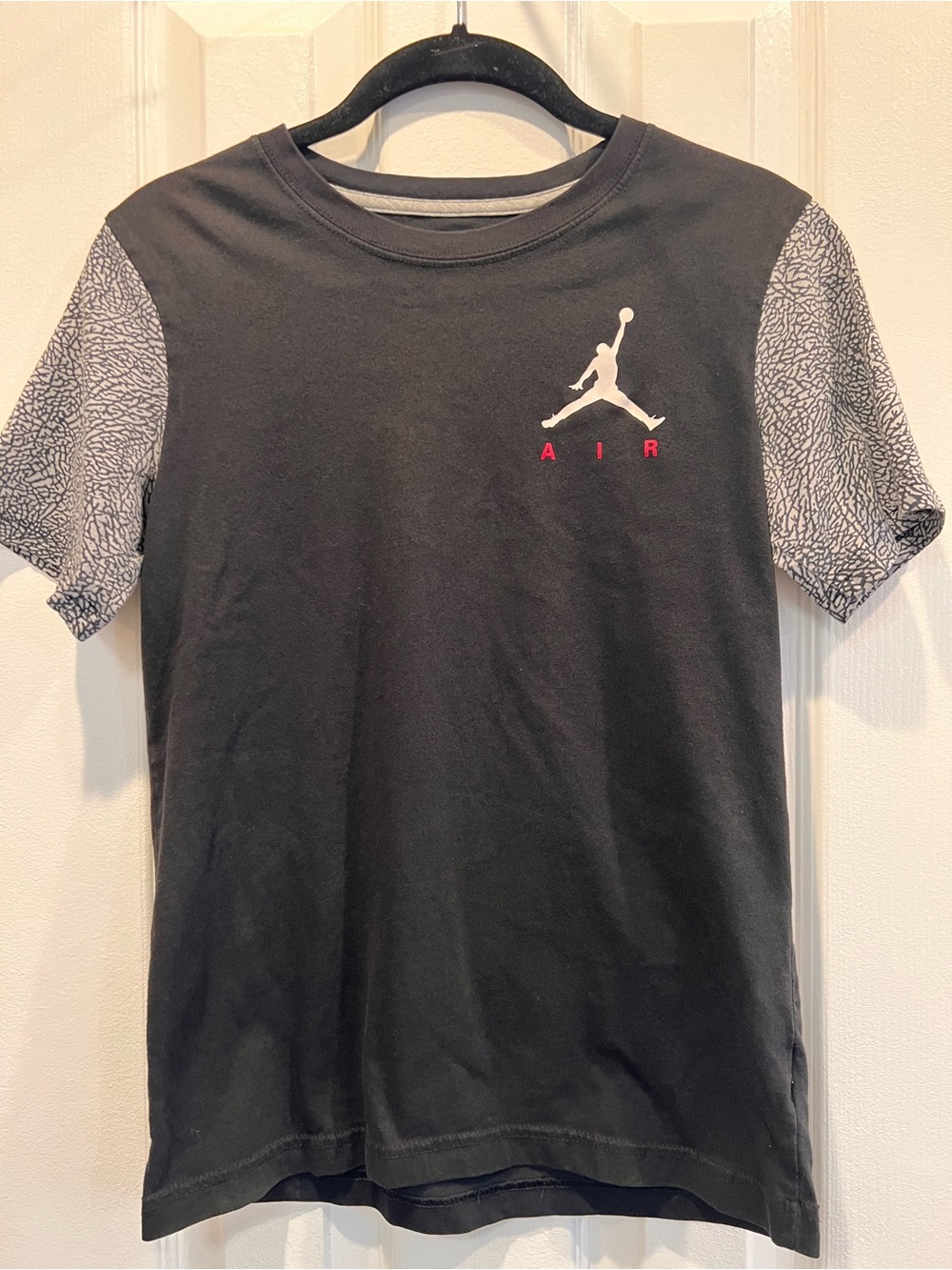 Jordan Boys L 12-13 Yrs Black T-Shirt Grey Elephant Print Sleeve Jumpman Air